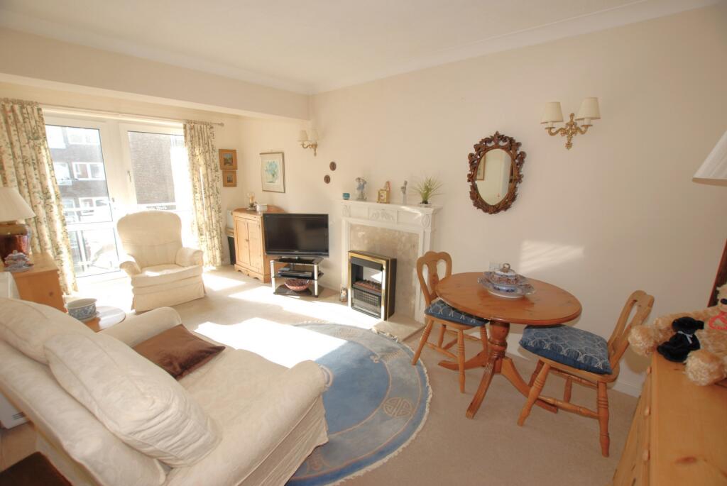 Sitting/Dining rm