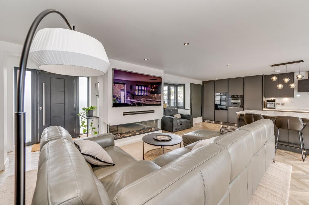 OPEN PLAN KITCHEN/DINER/LIVING ROOM