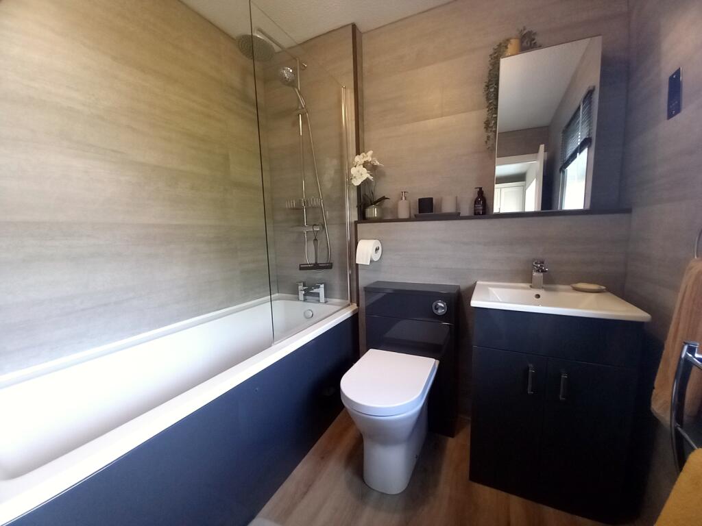 EN SUITE