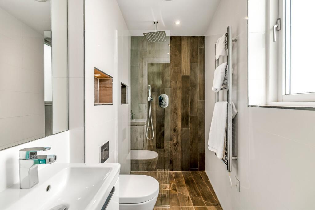 En-Suite Bathroom