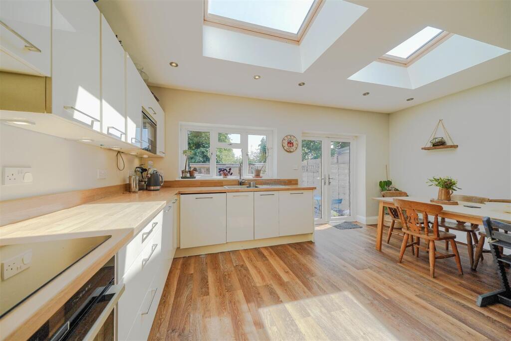 Kitchen/Dining Area