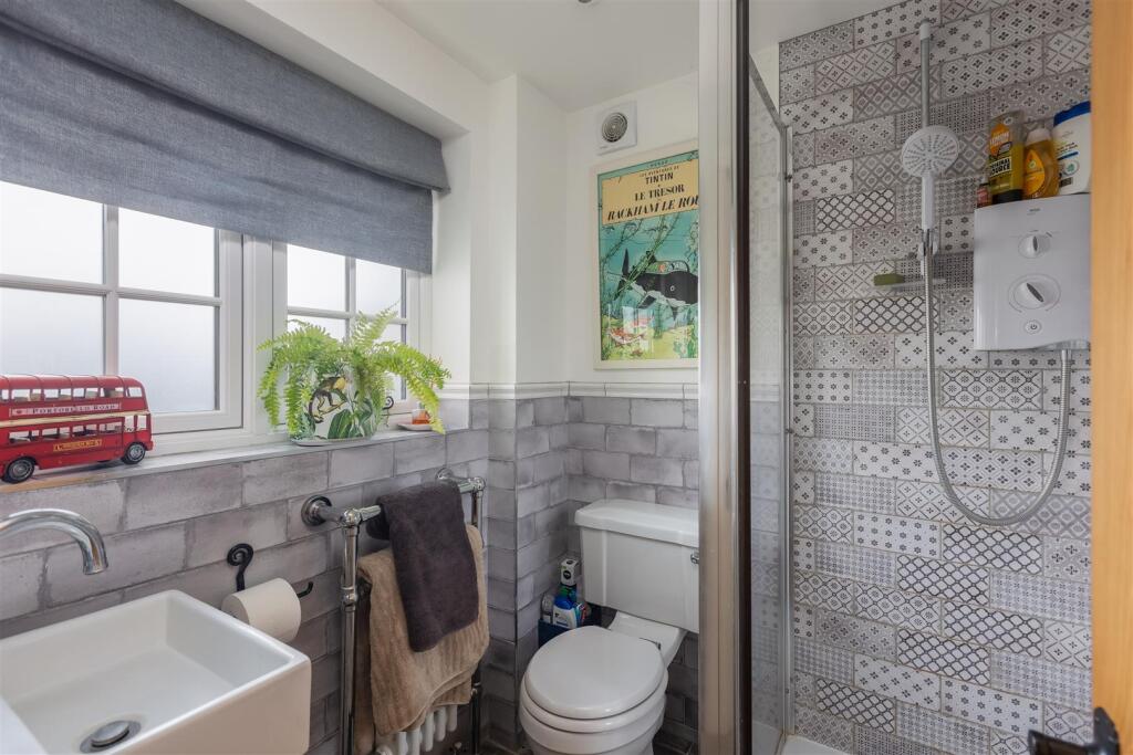 Daisy Cottage Shower Room.jpg