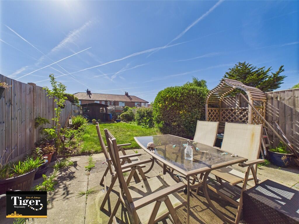 CAM02176G0-PR0573...