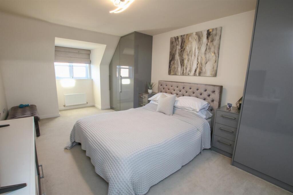 BEDROOM 4