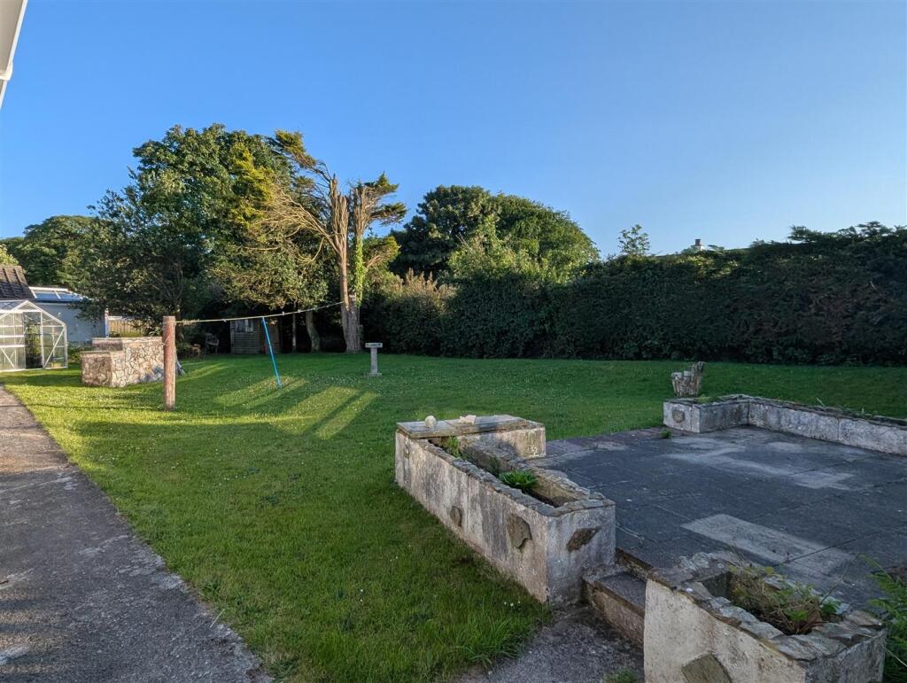 11 Parkwoon Close - Garden