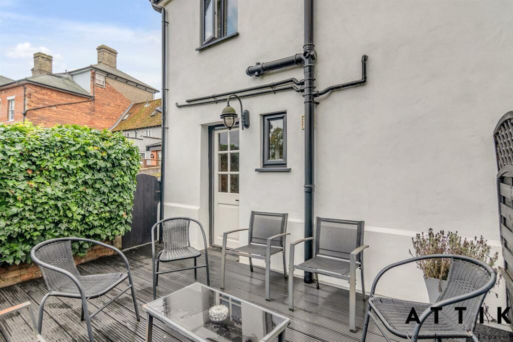 152 Chediston Street, Halesworth IP19 8BD (16).jpg