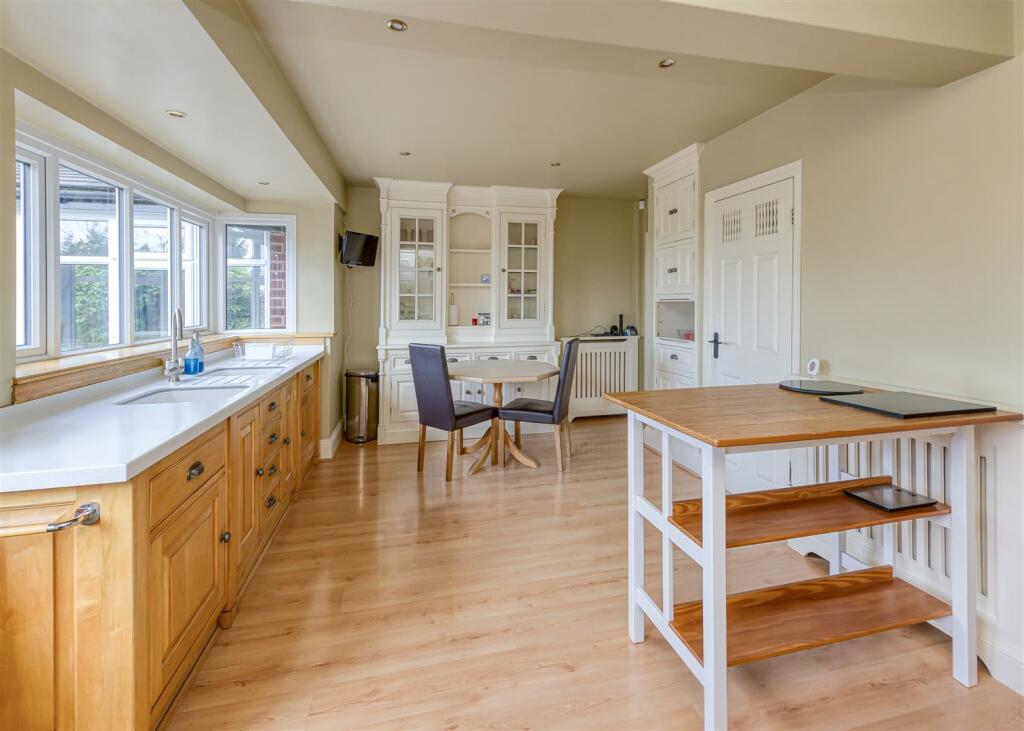 59 Sabrina Road-kitchen2.jpg