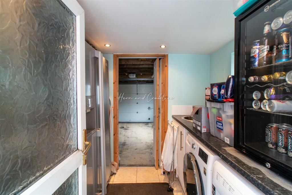 Wellwood, Llanederyrn, HernCrabtre (18).jpg