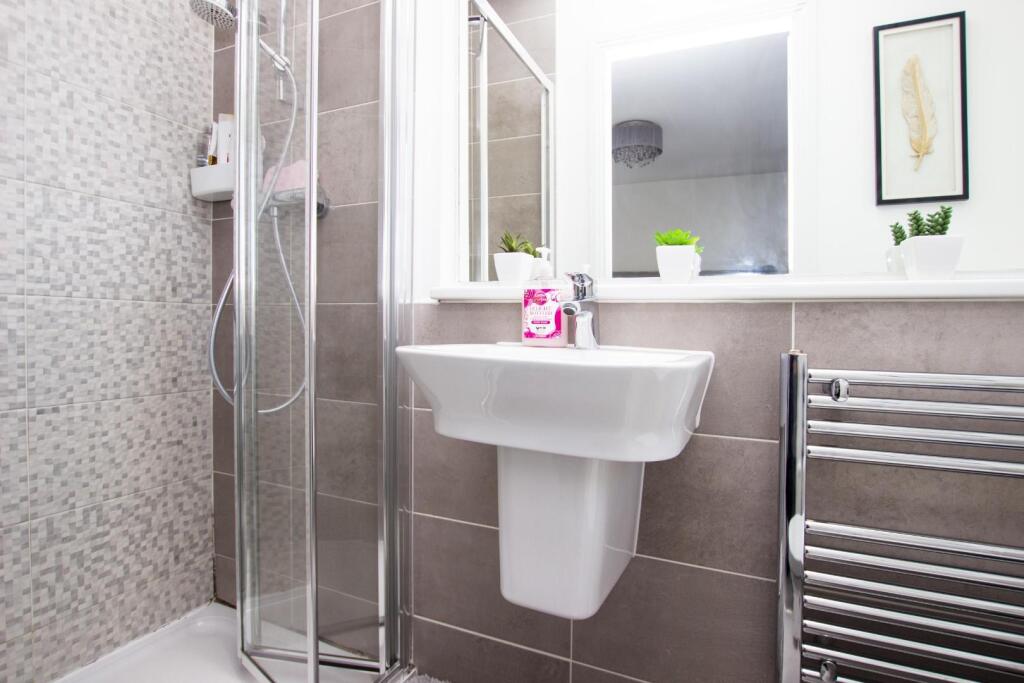 Inveraray Avenue (13).jpg