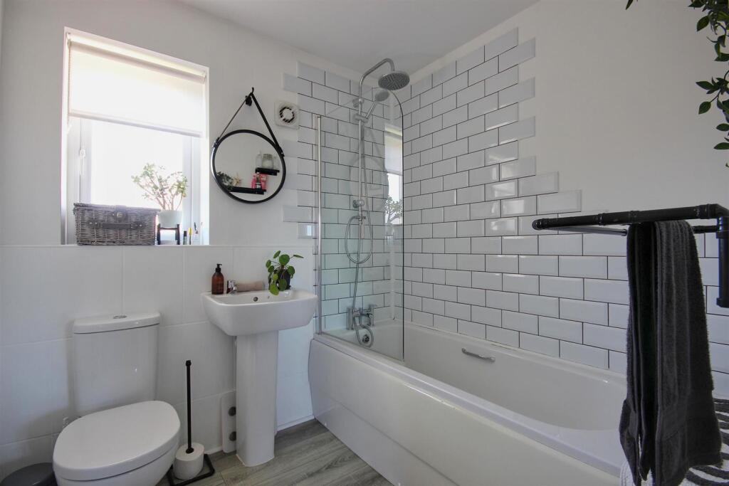 BATHROOM/W.C.