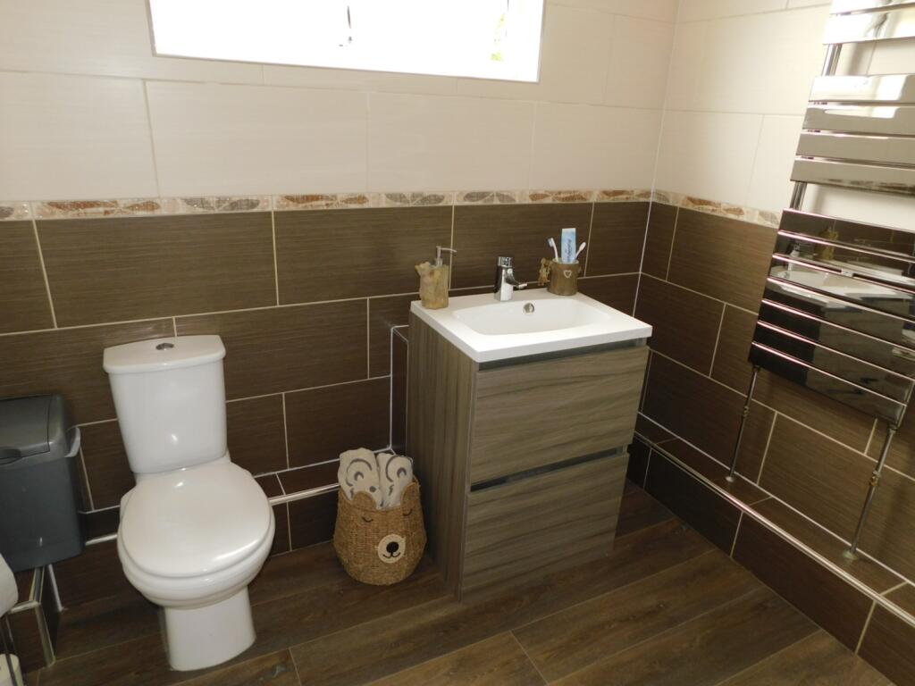 EN SUITE