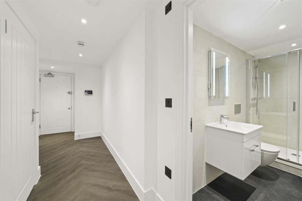 Flat 5 - 7, Sudbury Hill Close ,  - DweGkZmdzm9LjC
