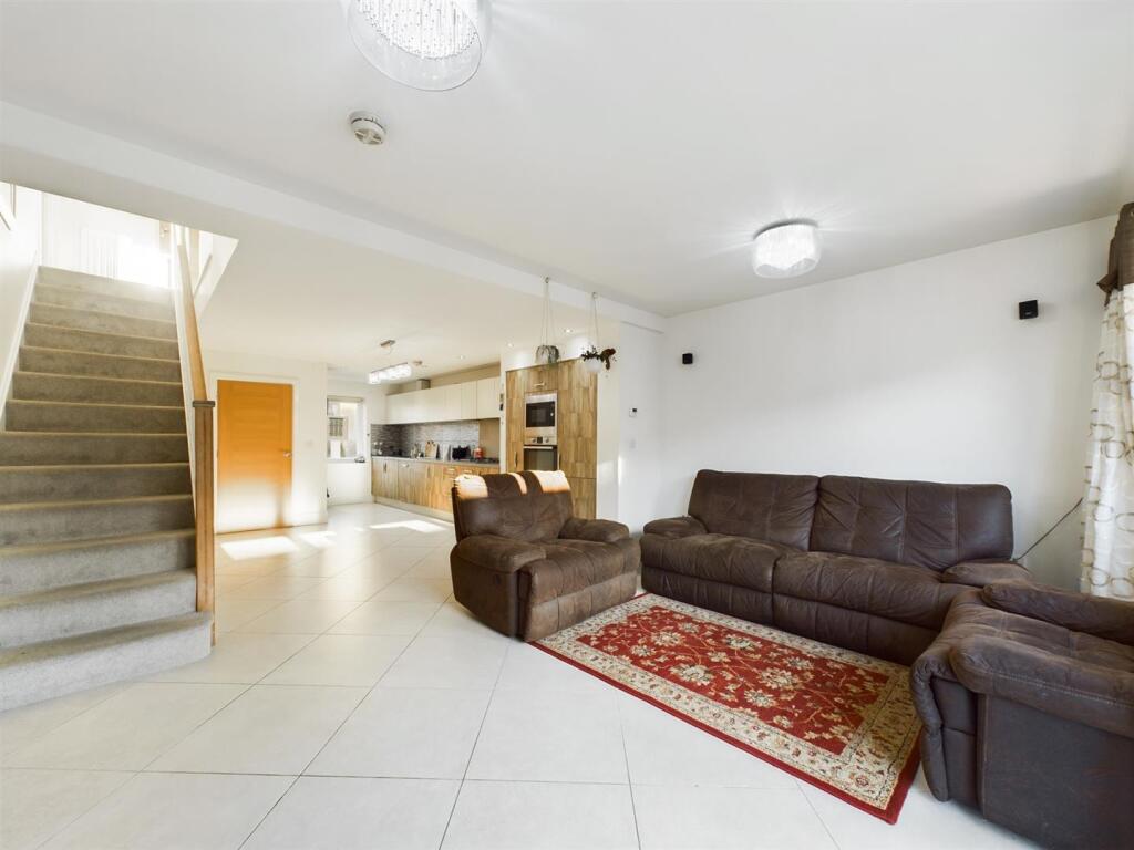 Lounge 4.jpg