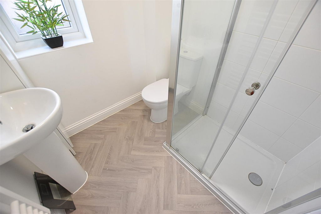 EN SUITE