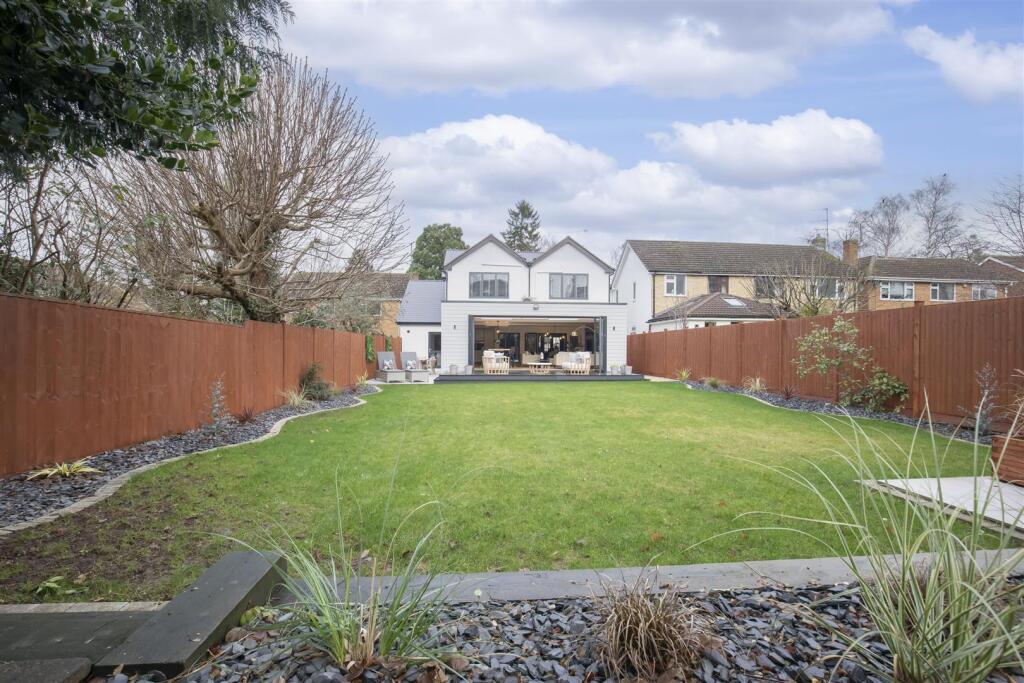 4 Walnut Close-13.jpg