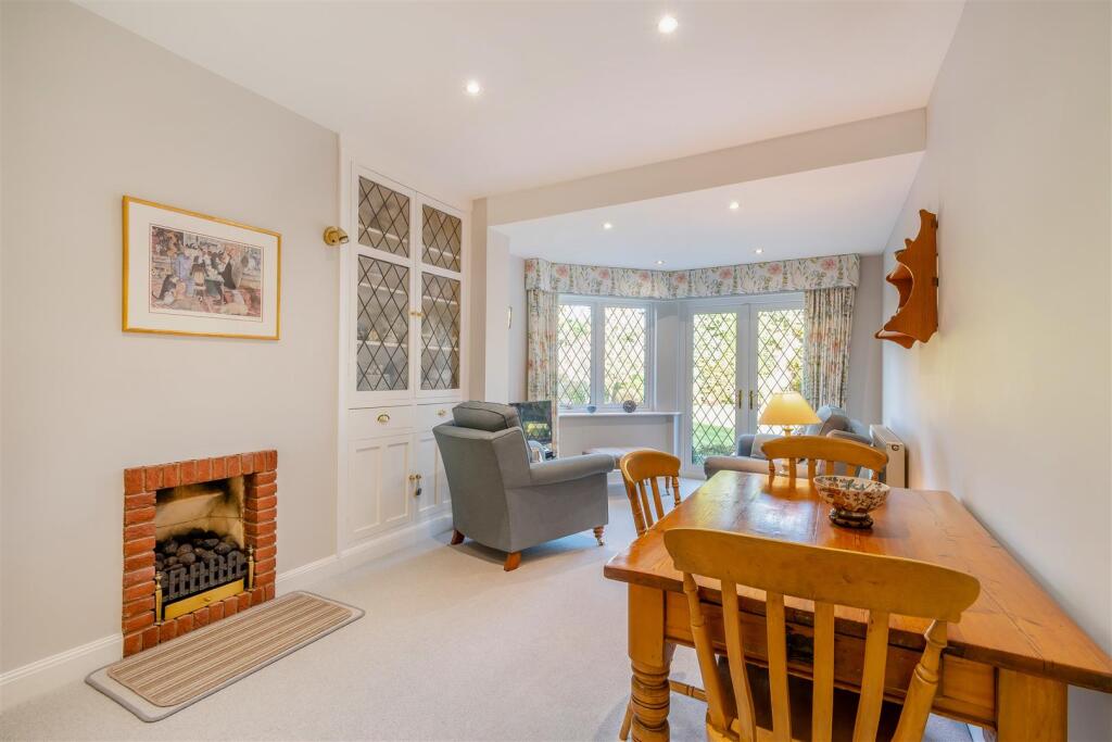 8633871-interior25.jpg