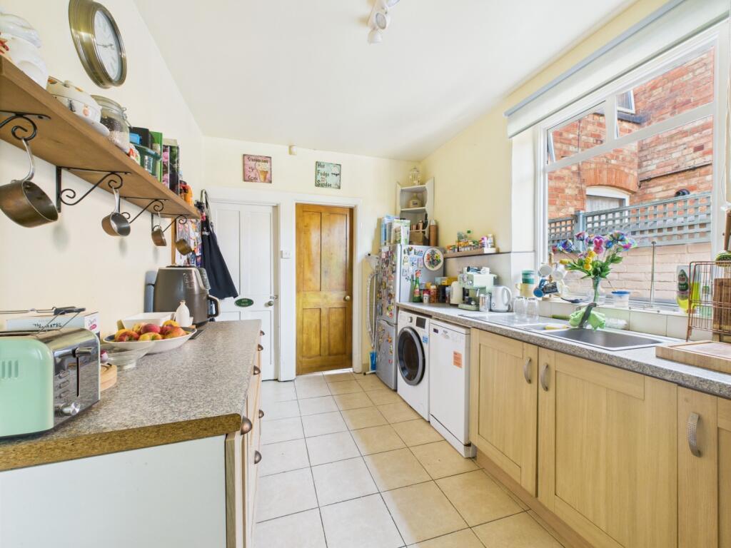 11. CAM04922G0-PR0053-STILL012