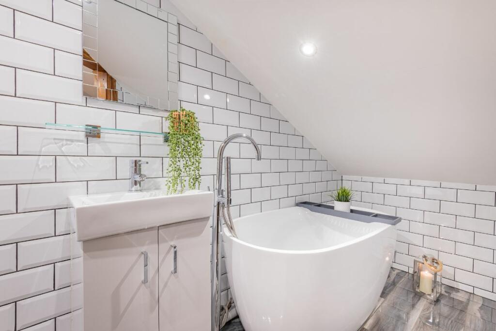 Aikrigg End Cottage - Bathroom