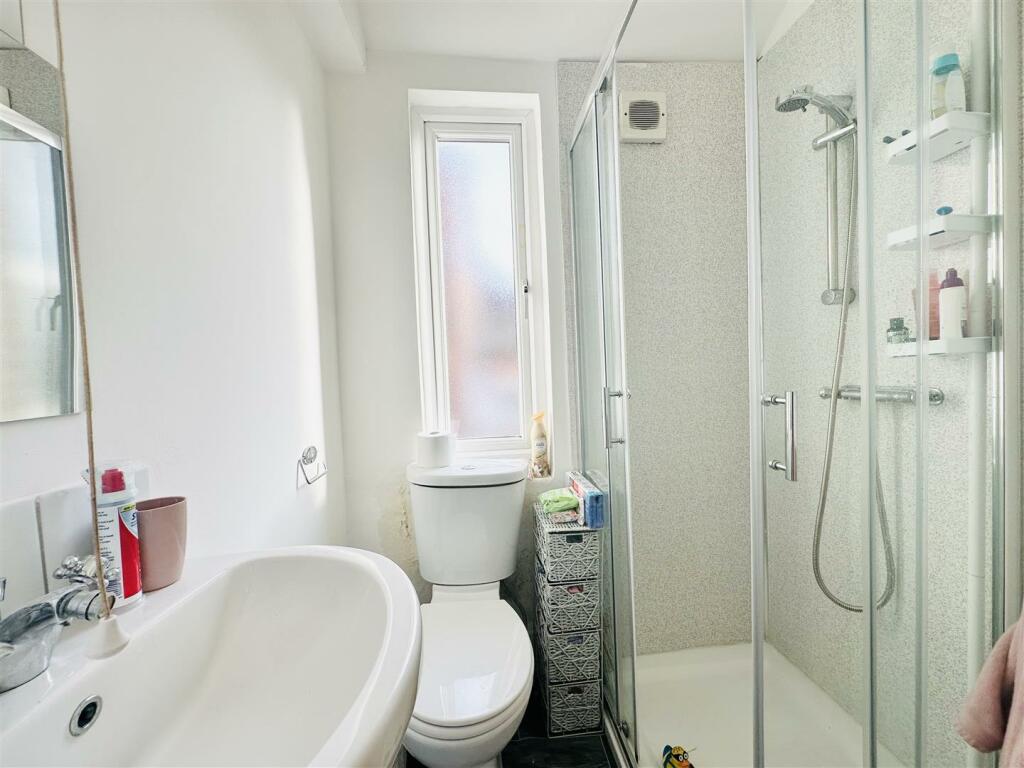 Ensuite to bedroom 2