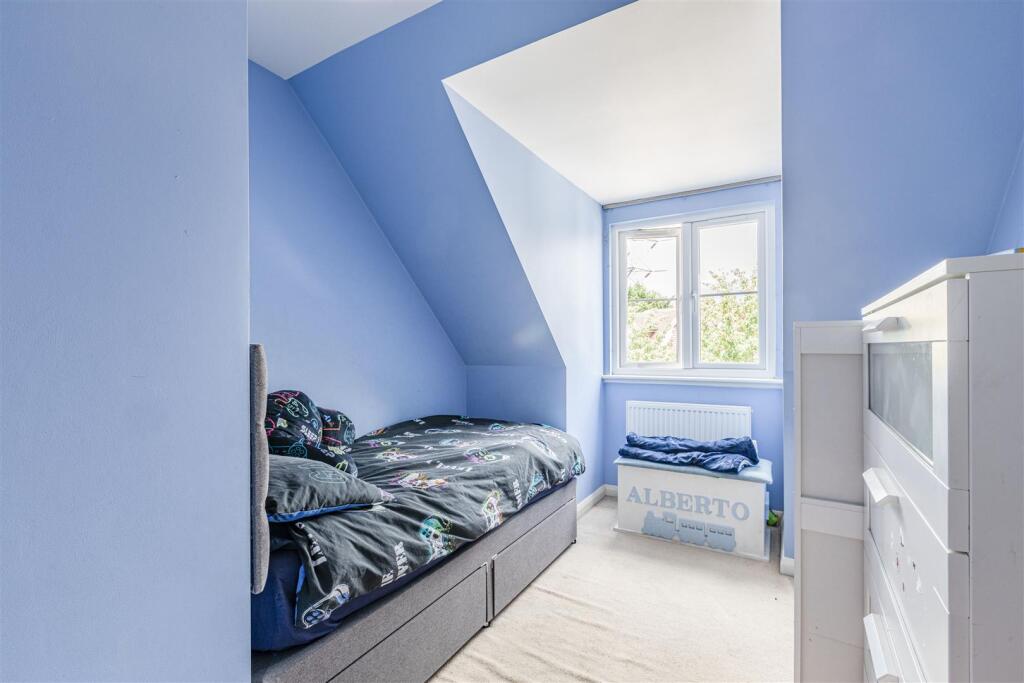 1 Park Close Byfleet KT14 7FH - 5.jpg