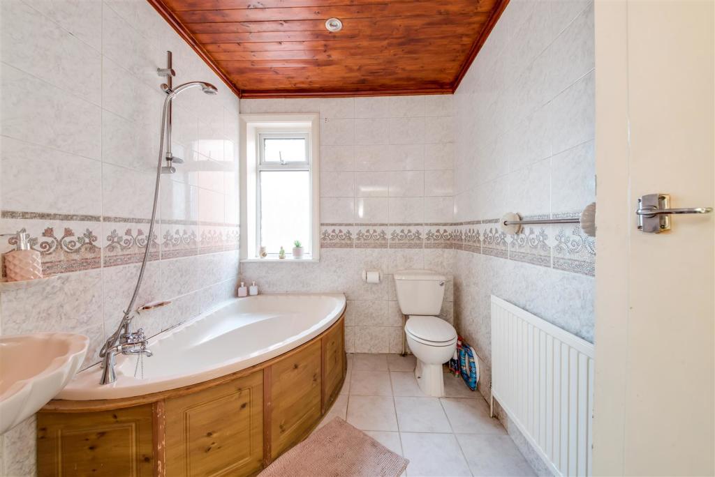 HOUSE BATHROOM