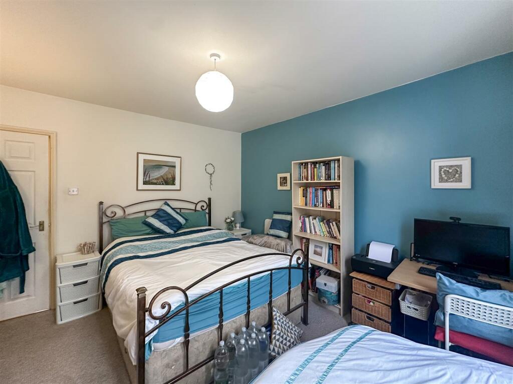 Bedroom 5.jpg