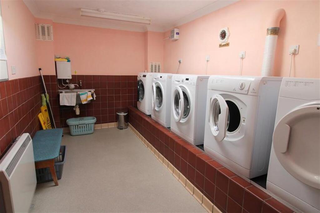 Communal+laundry+roo