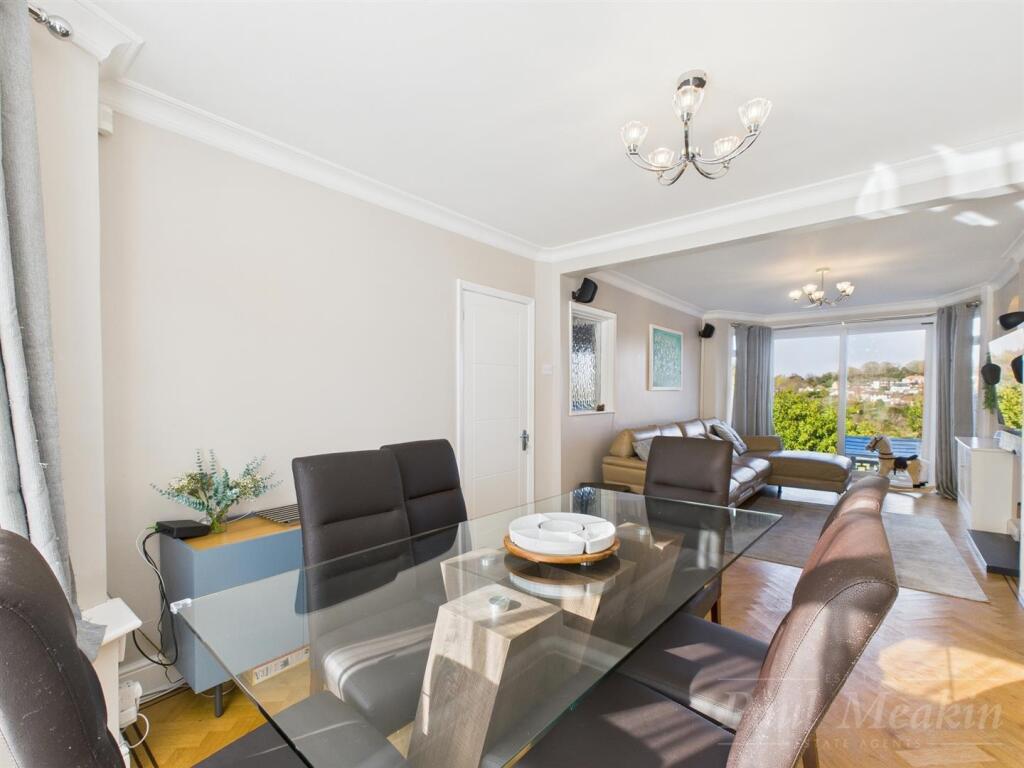 Lounge / Dining