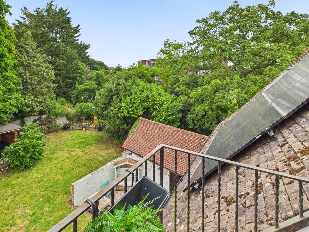 CAM05068G0-PR0032...