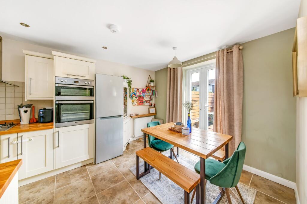 OPEN-PLAN DINING KITCHEN