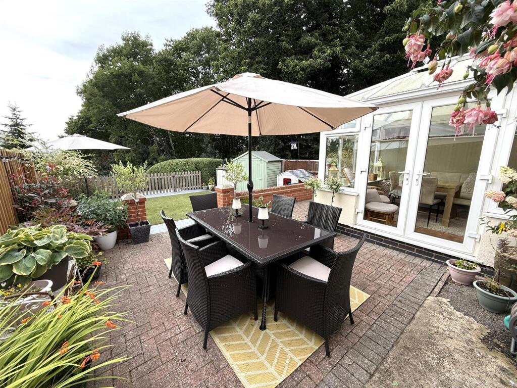 garden top patio.jpg