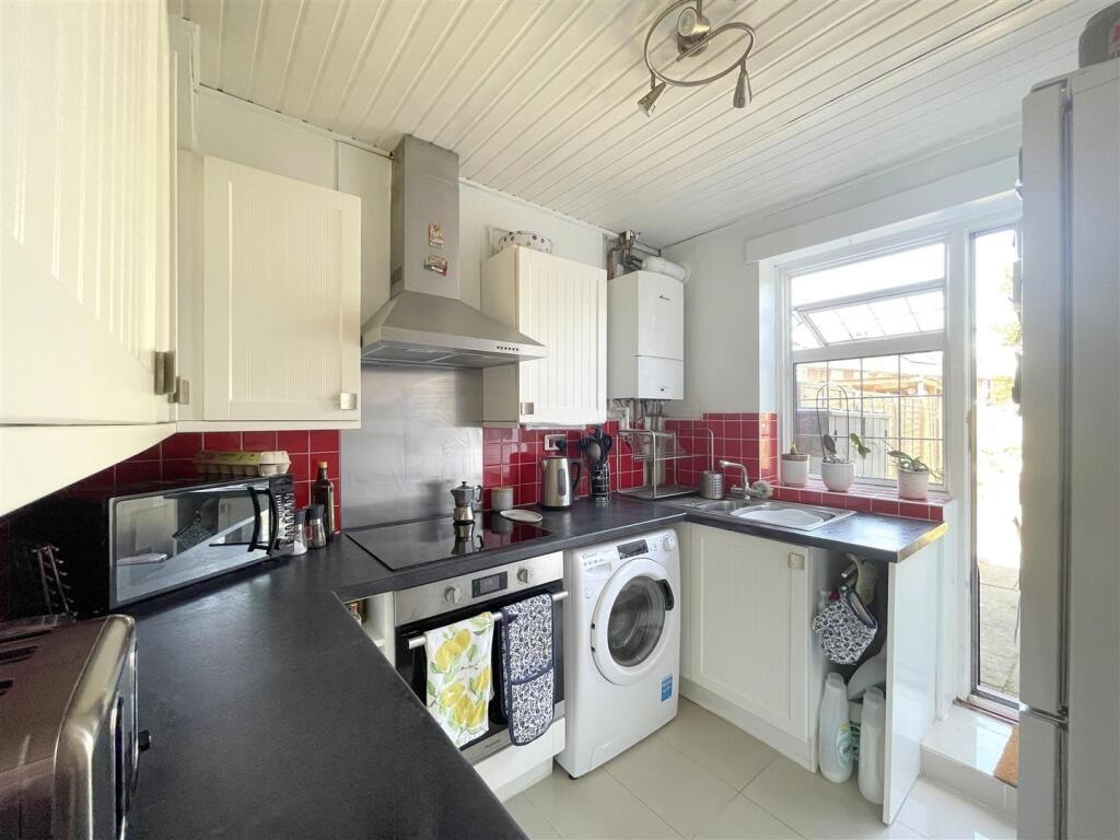 Kitchen 1.jpg