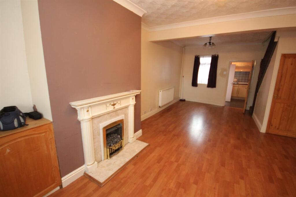 OPEN PLAN LOUNGE/DINER