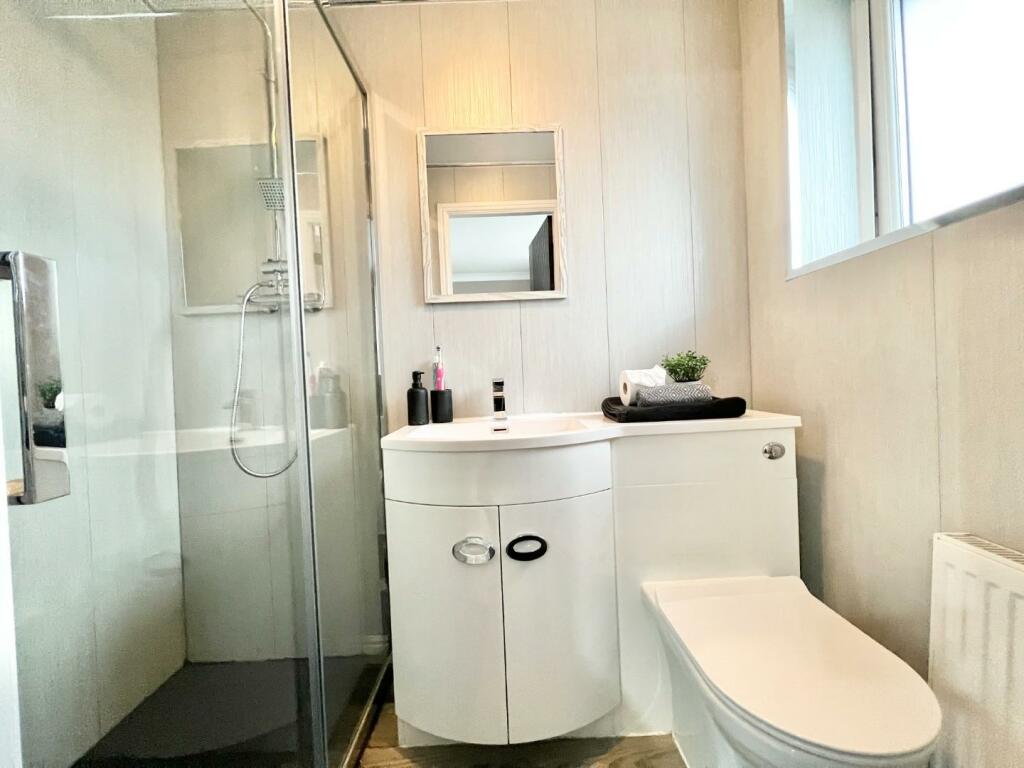Bedroom Two En-suite