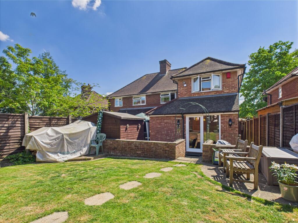 CAM02136G0-PR0396-STILL006