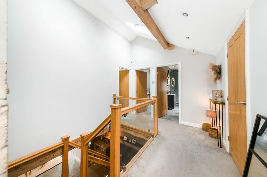 FIRST FLOOR LANDING