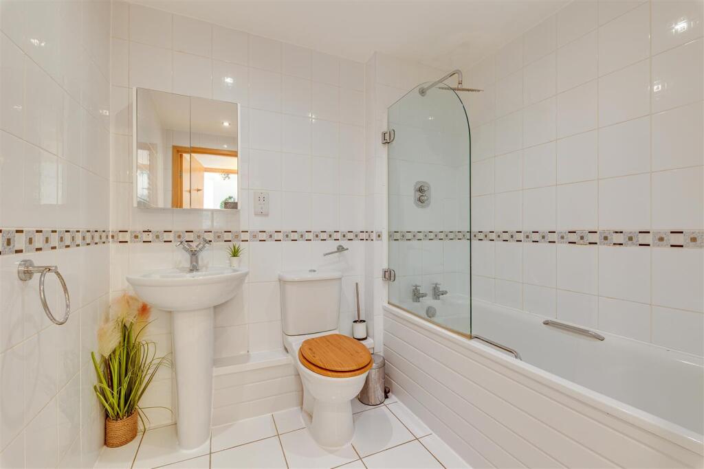 87 Hudson Gardens_14.jpg