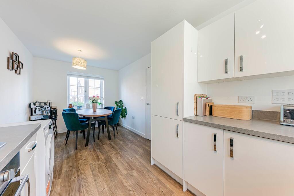 Kitchen/Dining Room (2)