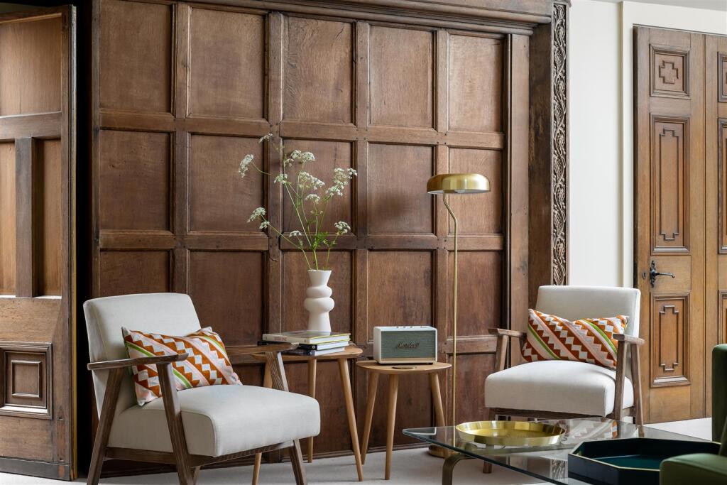 16 - Gislebertus House - GL54 1AA - Full.jpg