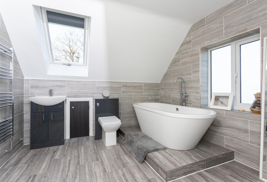 Main bedroom suite bathroom