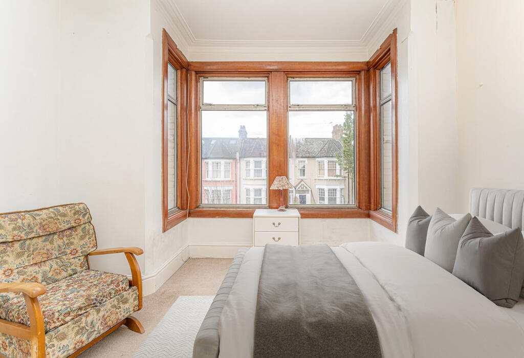 Melbourne Ave, double bedroom