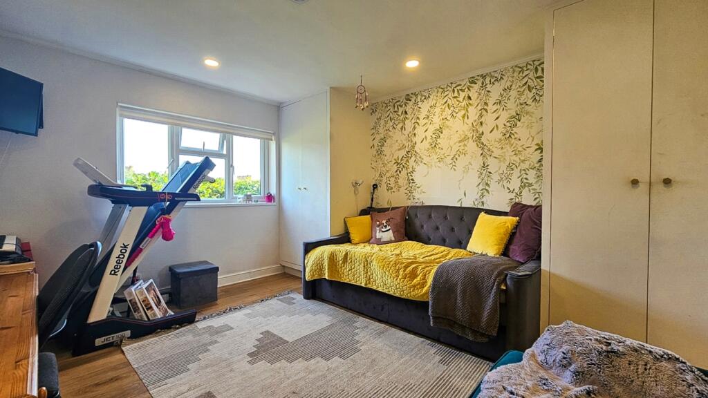 To Book A Viewing Call TPS Lostwithiel on 01208 87