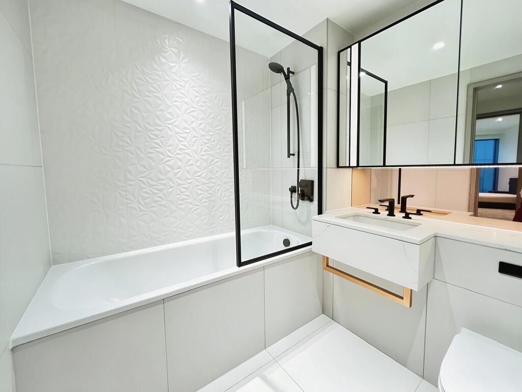 70607875-IMG-2025...