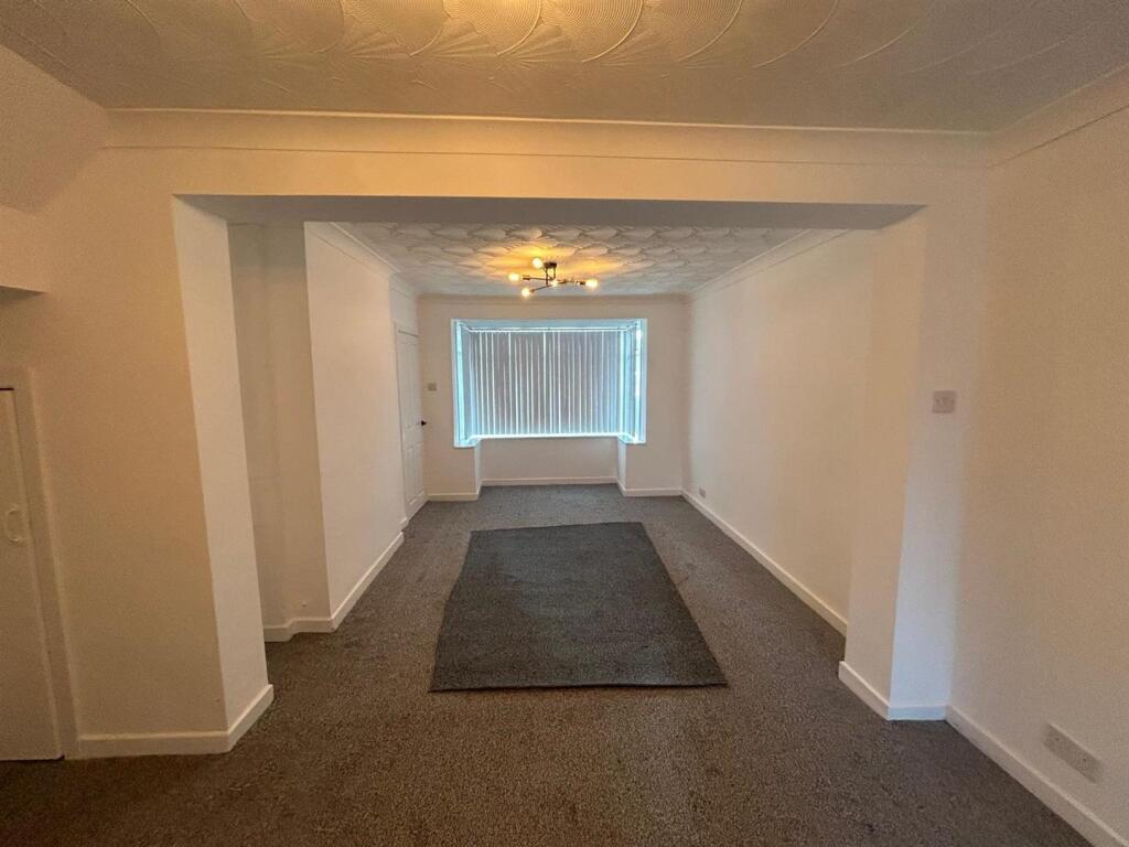 Living room 2.jpg