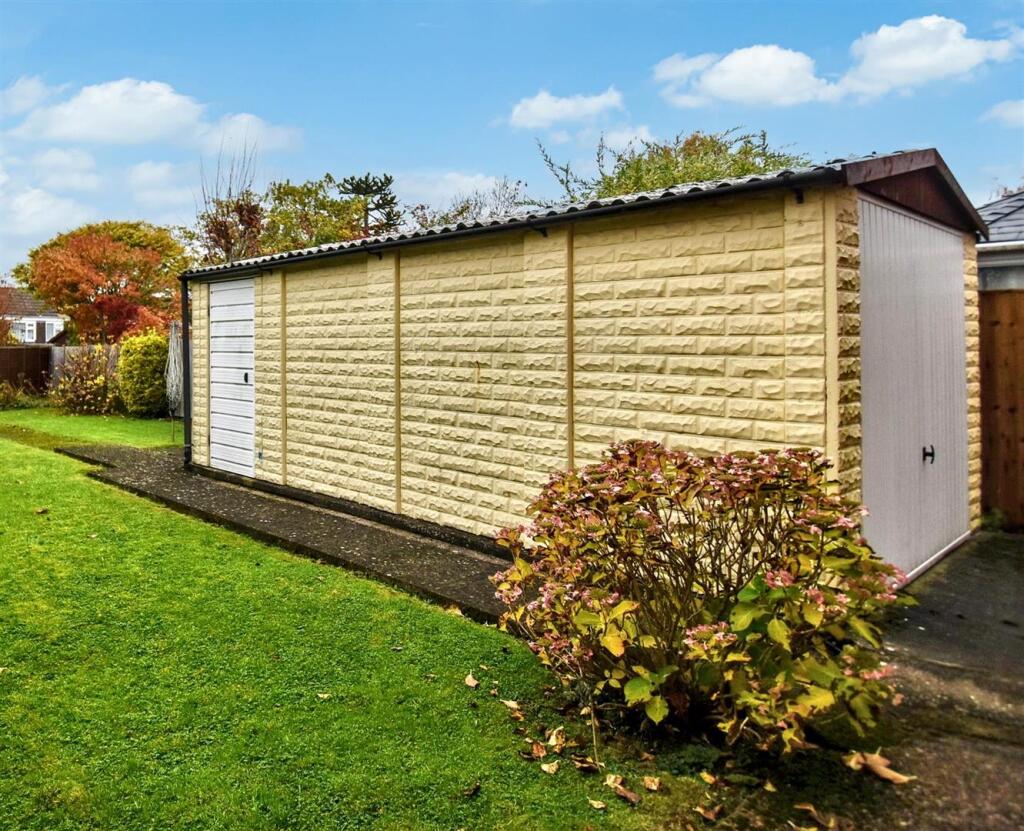 Detached Garage