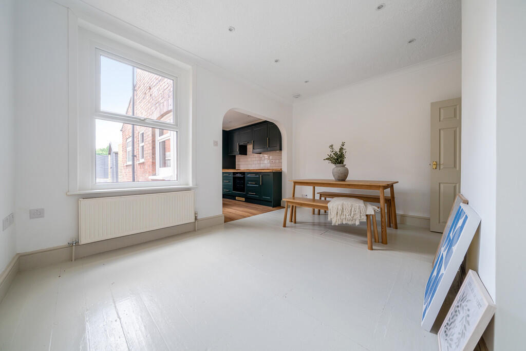 1331077-6-6883a94...