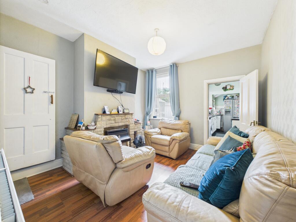 CAM04825G0-PR0165-STILL003