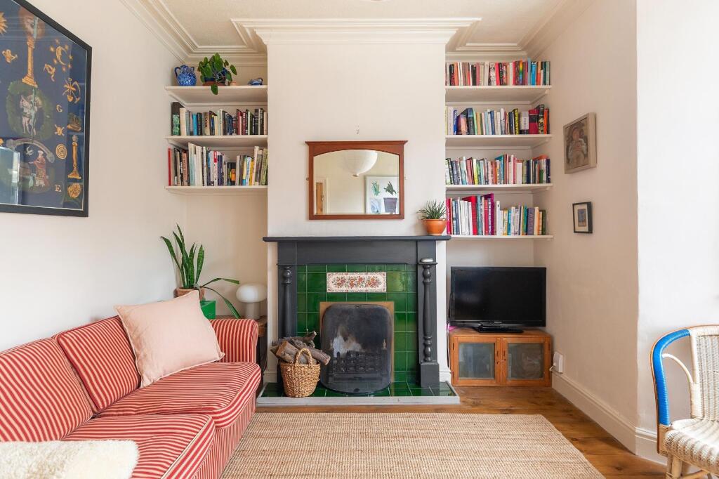 1K7RSH - Living Room A.jpg