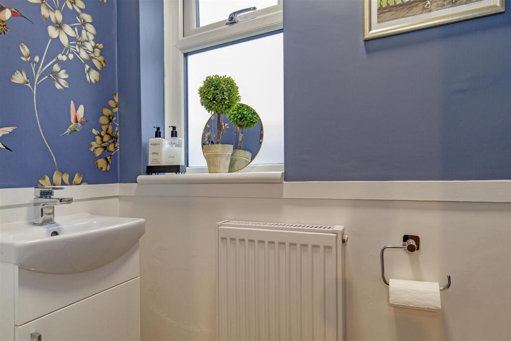 Cloakroom/WC