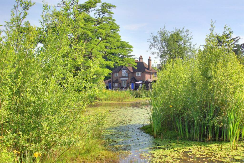 Properties Potten end Life style images4.jpg